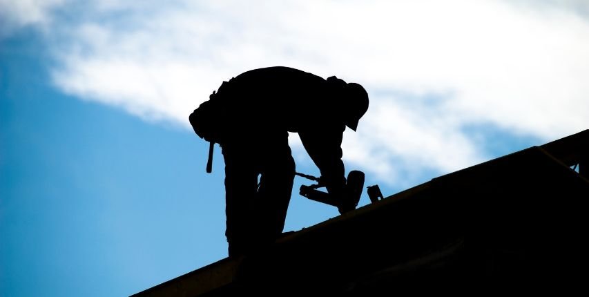 🏡 Pourquoi faire appel à un couvreur professionnel pour vos travaux de toiture ?